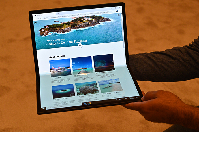 Intel Horseshoe Bend World's First 17-inch OLED Foldable Device